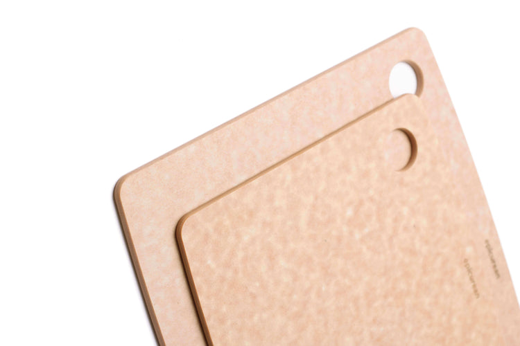 Epicuren Kitchen Series Cutting Board Set in Natural sizes 14.5 inches by 11.25 inches and 11.5 inches by 9 inches close up detail of the hang hole feature